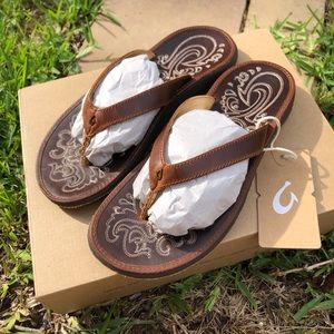OLUKAI leather flip flops